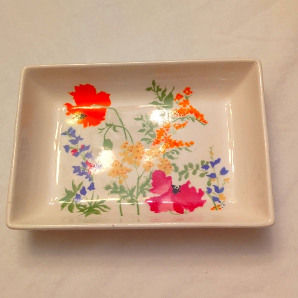 Elizabeth Arden dish